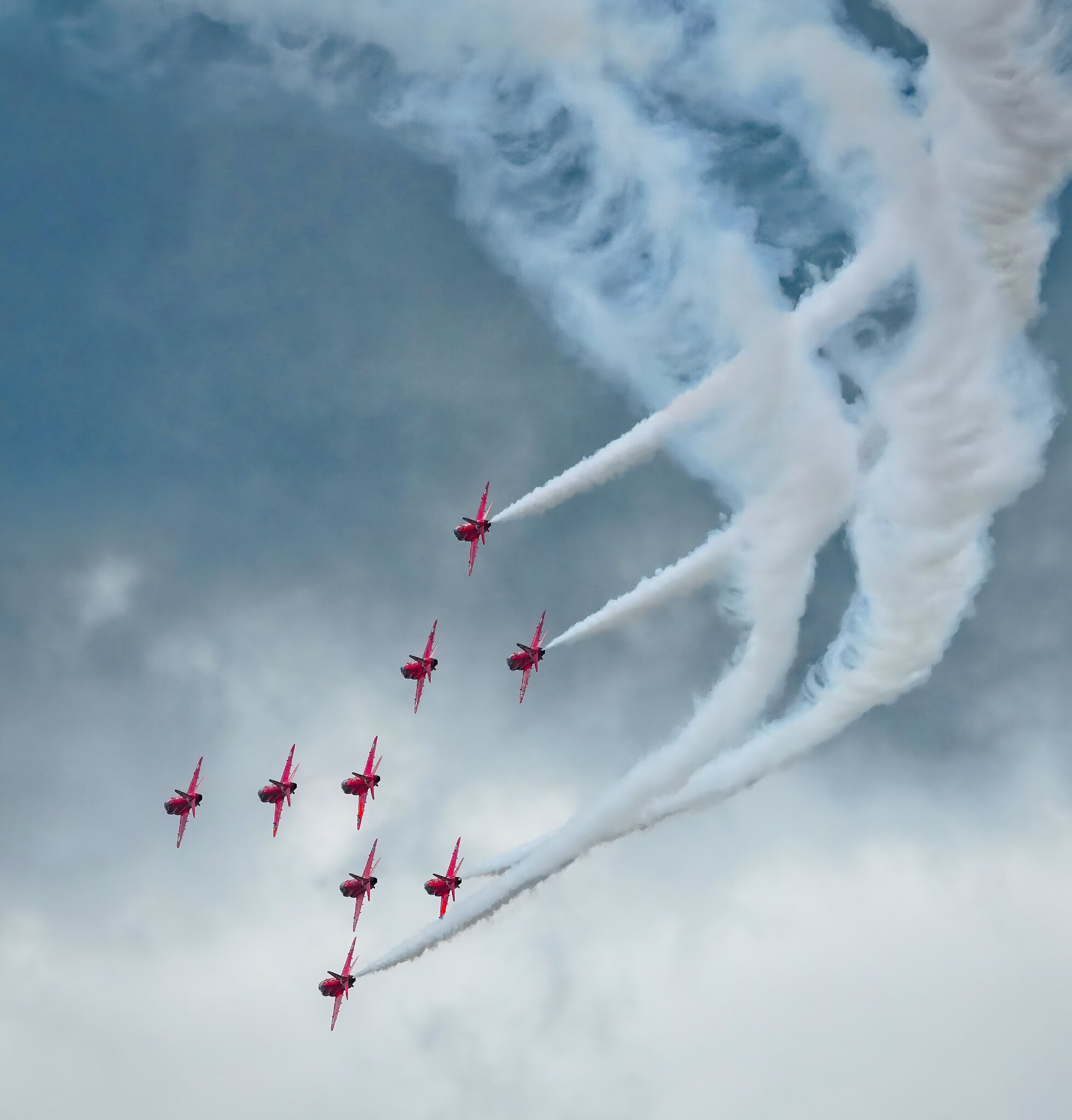 24S07596Cosford red arrows.jpg