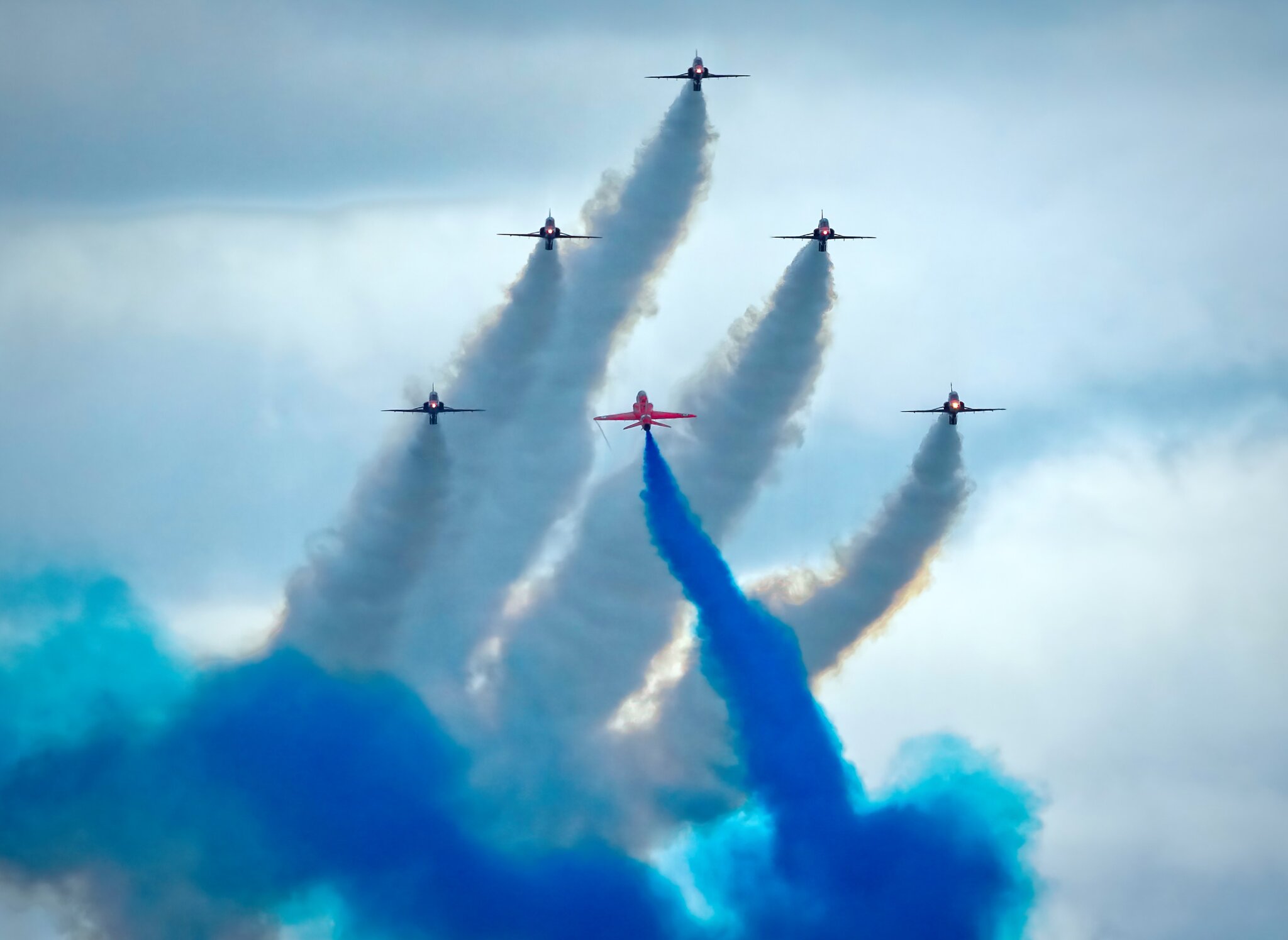 24S07954Cosford red arrows.jpg