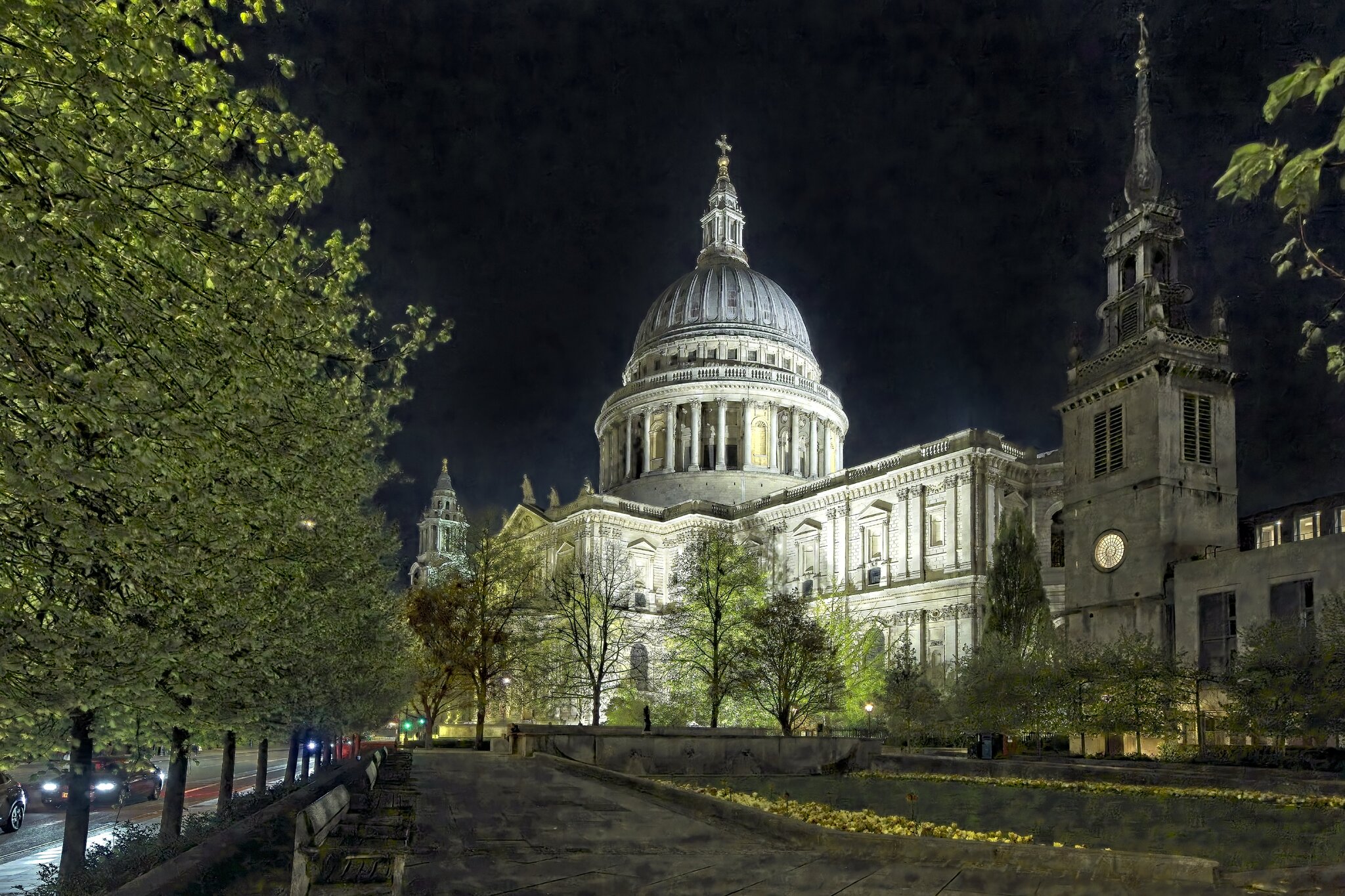 25A00696LONDON paul night.jpg