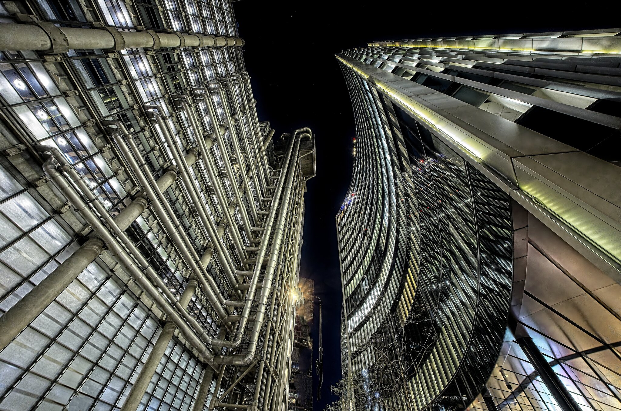 25A00929LONDON skyscrapers night.jpg