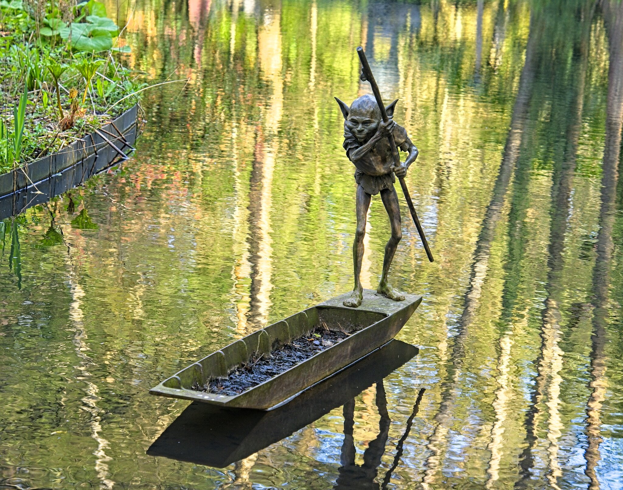 25S00072LONDON sculpturegarden.jpg