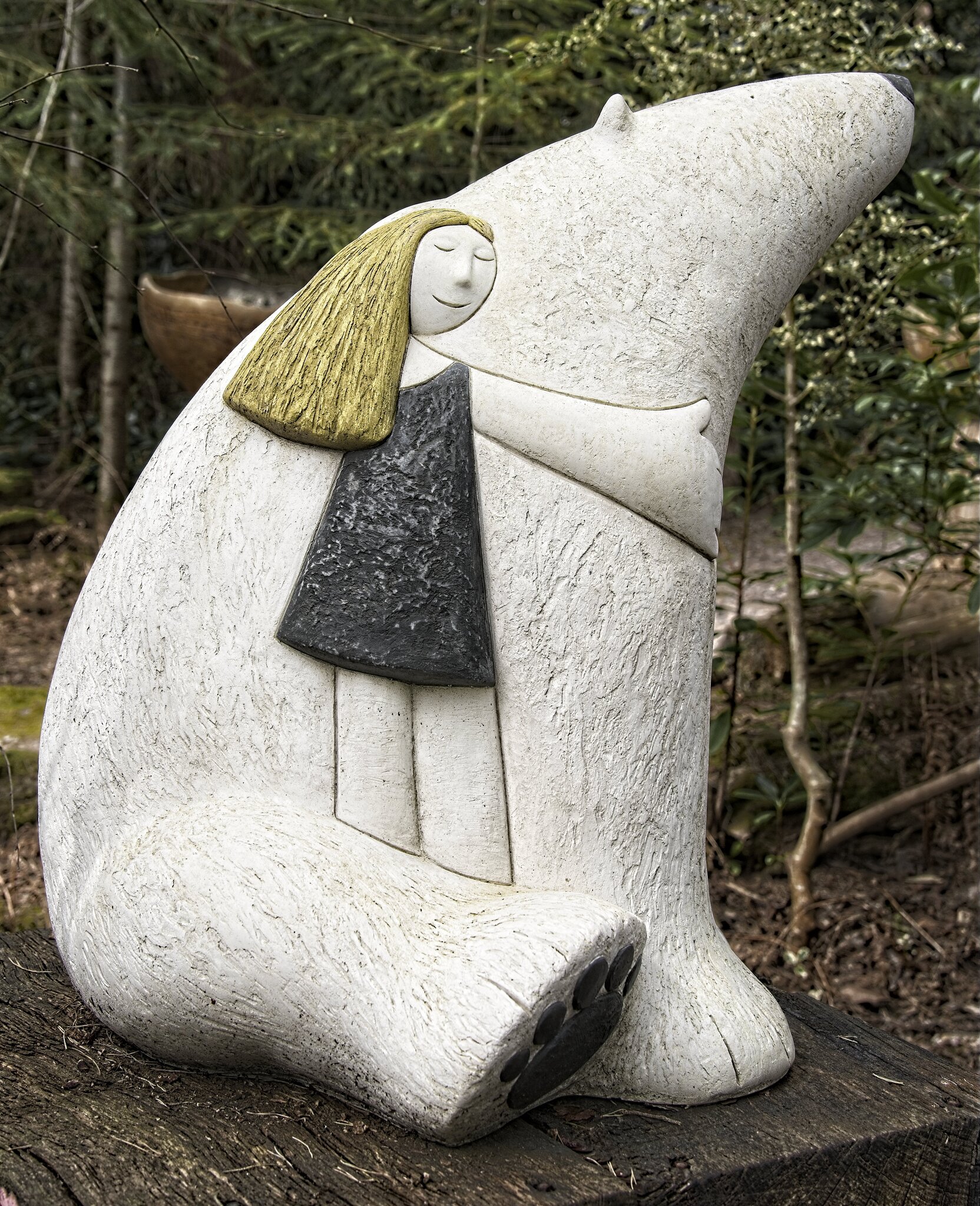 25S00097LONDON sculpture.jpg