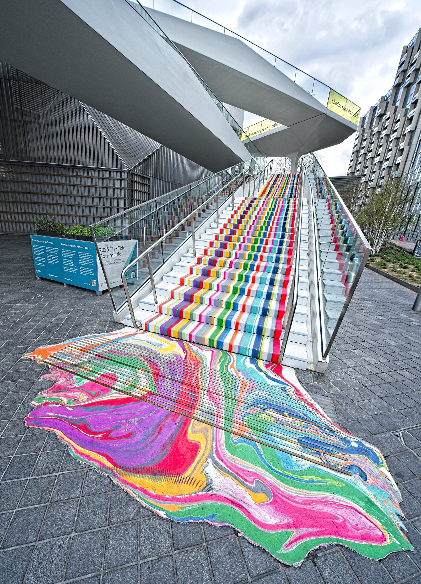 25S00157LONDON greenwich peninsula.jpg