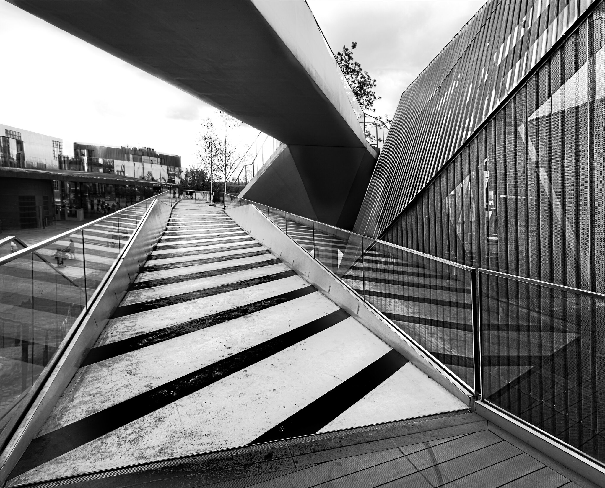 25S00160LONDON greenwich peninsula.jpg