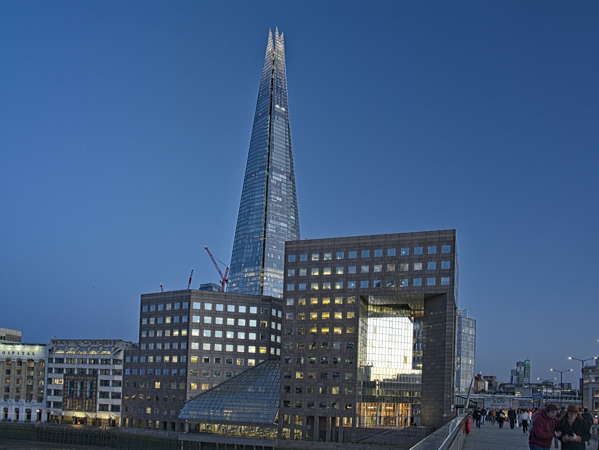 25S00204LONDON skyscrapers.jpg
