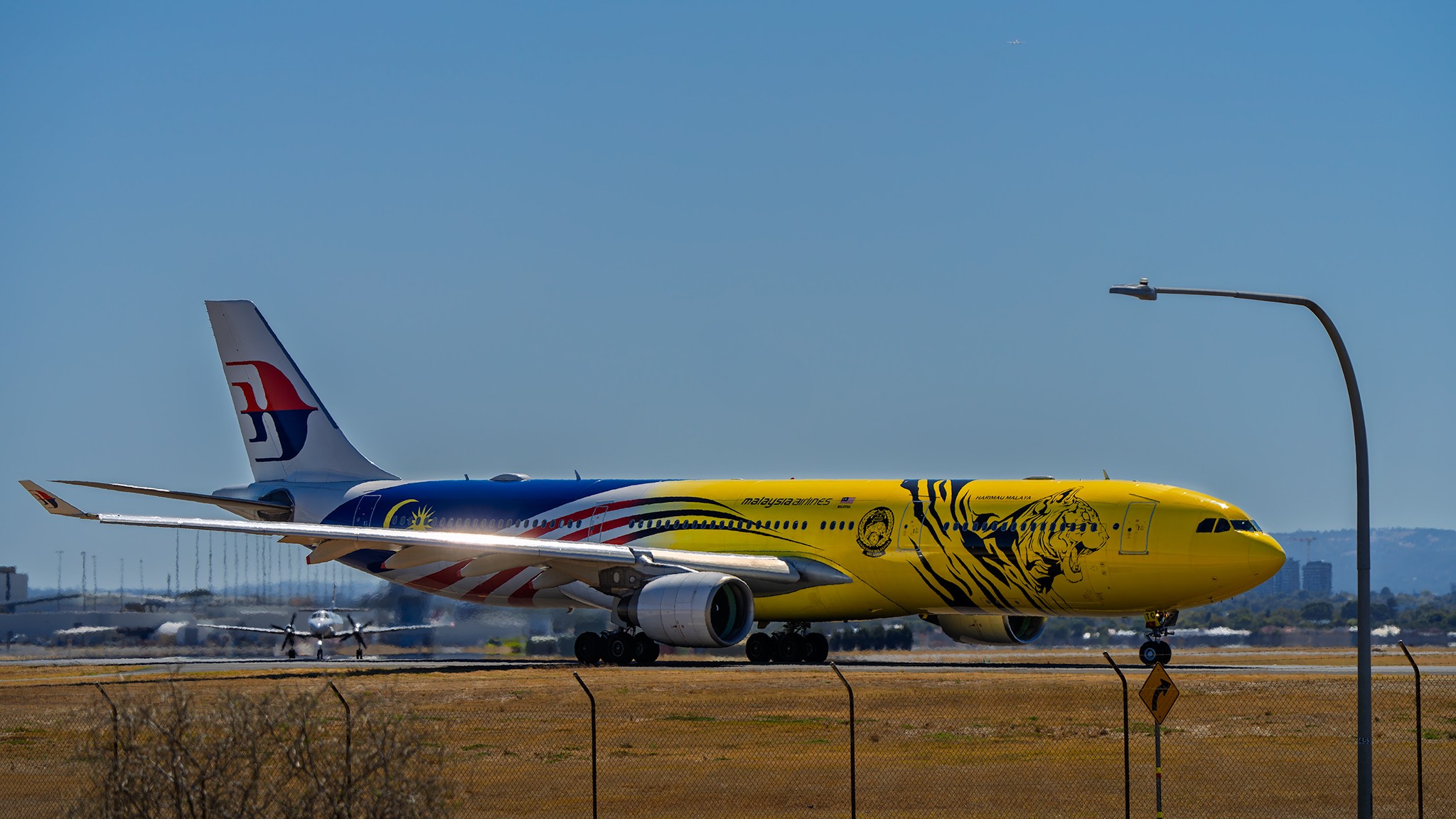 _7RV4611_Malaysian_Airlines_Airbus_A330-323.jpg