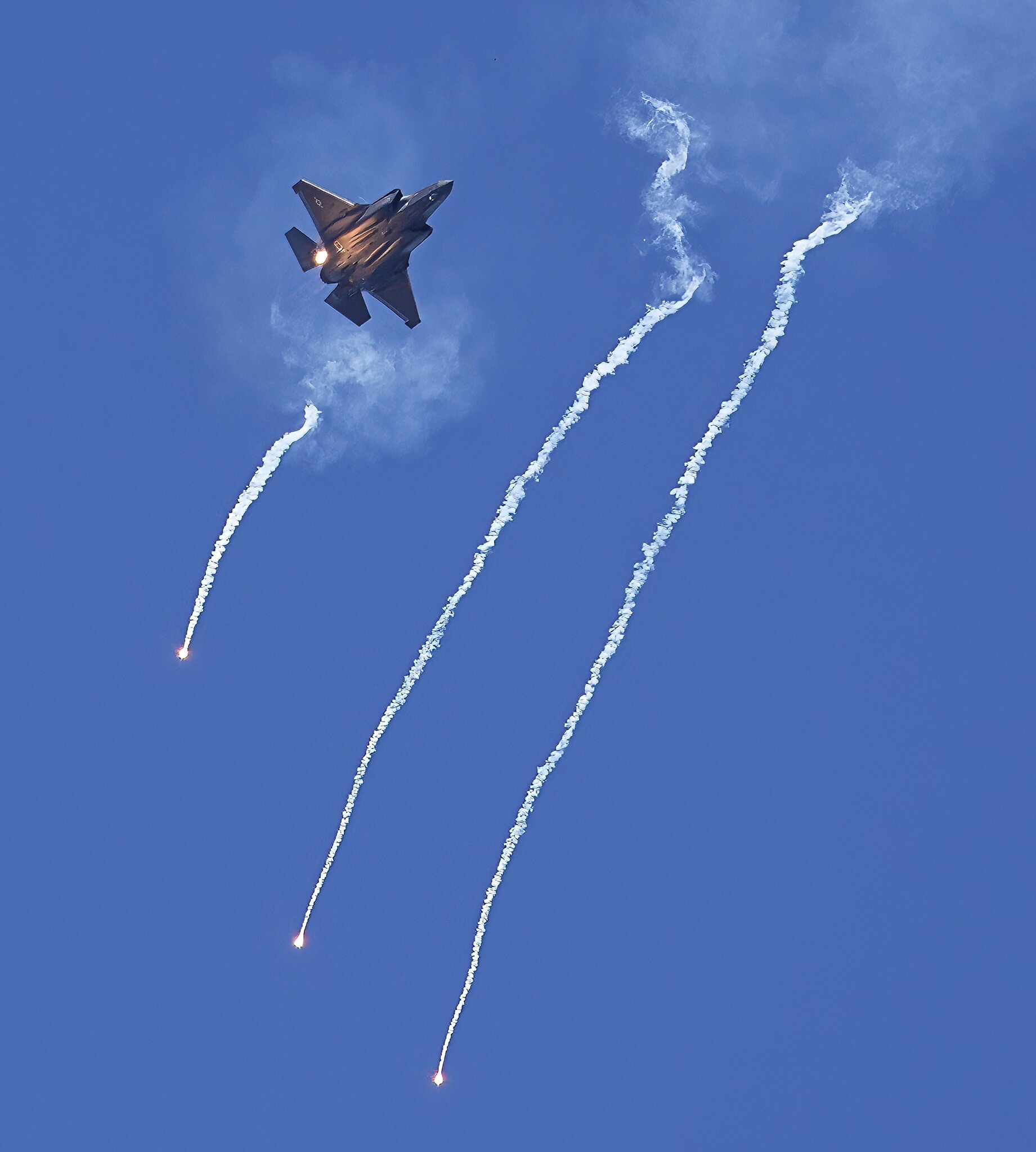 F35 FlaresDSC04239-topaz.jpg