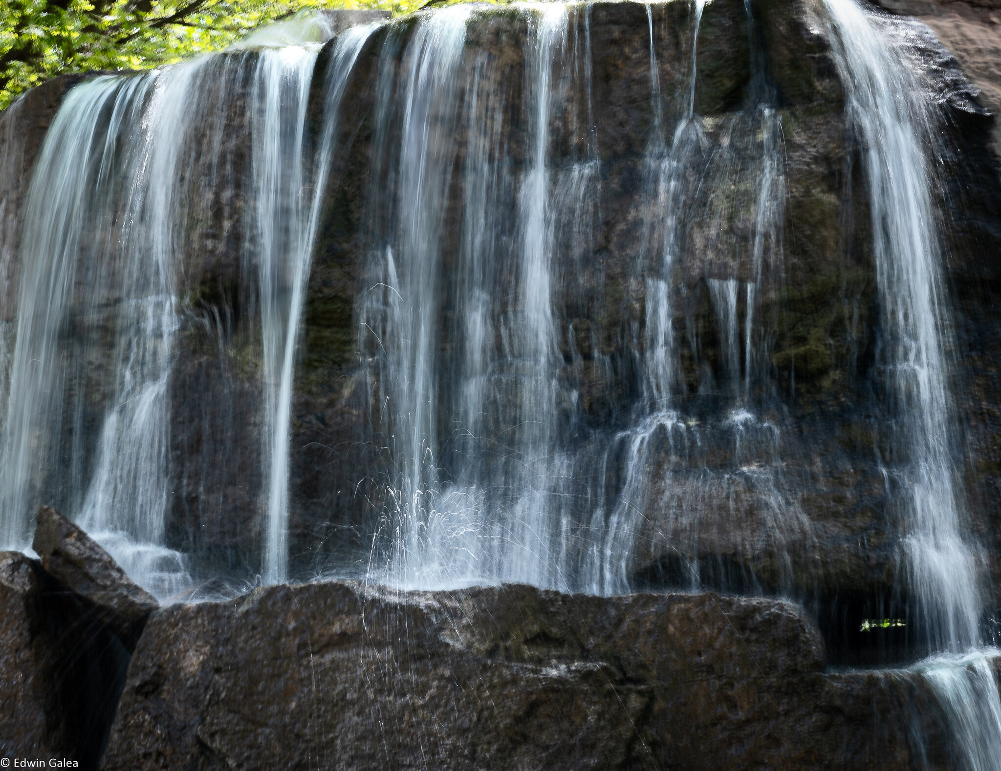 menders_garden_waterfall-2.jpg