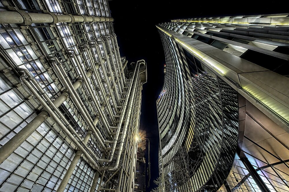 25A00929LONDON skyscrapers night.jpg