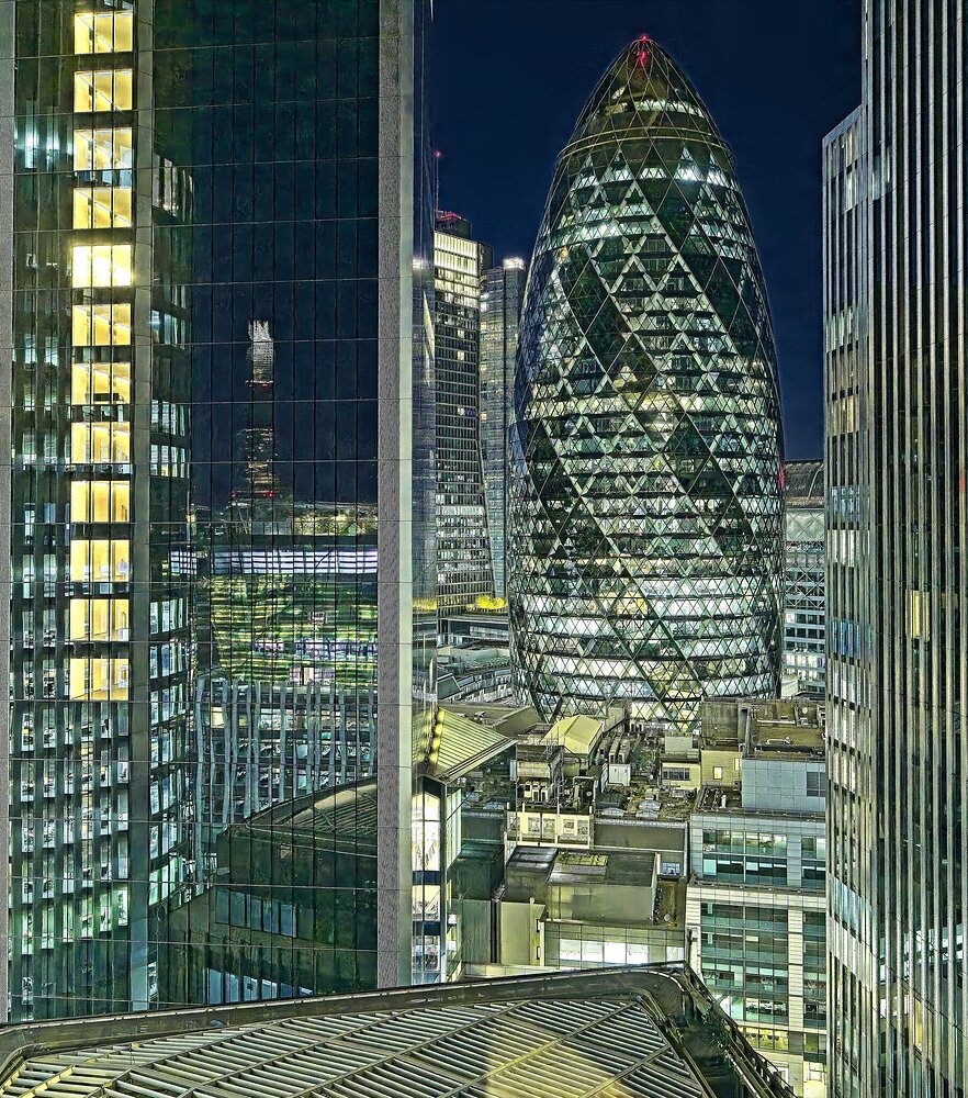 25S00013LONDON gherkin night.jpg