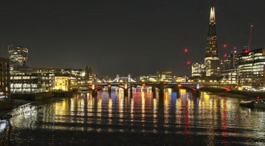 25A00699LONDON paul nightLONDON paul night +.jpg