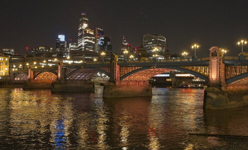 25A00706LONDON thames night.jpg