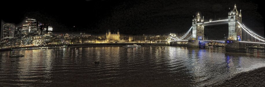 25A00746 PanoLONDON thames night.jpg
