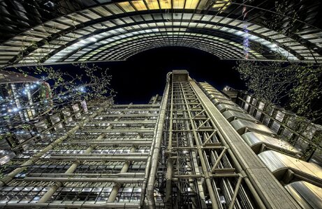 25A00926LONDON skyscrapers night.jpg