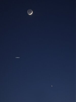  Venus and Pleiades 190426.jpg