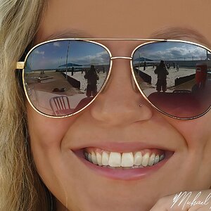 DSC04707-Blonde Aviator Close sign.jpg