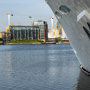 ship and canarywharf-1.jpg