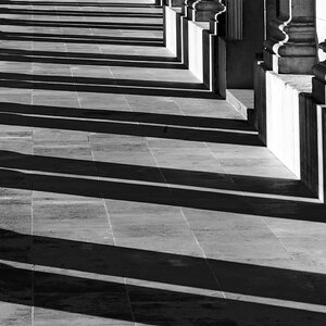 queen mary cloisters_bw-4.jpg