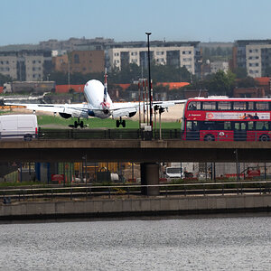 embraer_190SR_G-LCYL-5.jpg