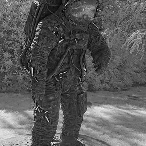DSC03177 daniel arsham bronze eroded astronaut.jpg