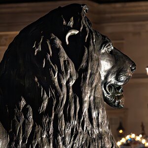 london_traf_square_lion_bw-9.jpg