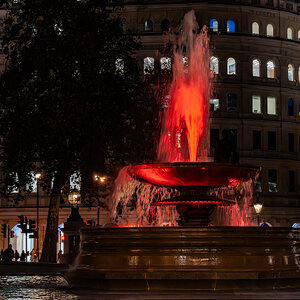 trafulgar_fountain_redlight_hdr-7.jpg