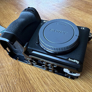 SmallRig-Baseplate-Sony-A6700.jpg