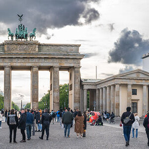 brandenburg gate panorama-3_edited.jpg