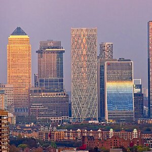25A00668LONDON canary wharf night.jpg