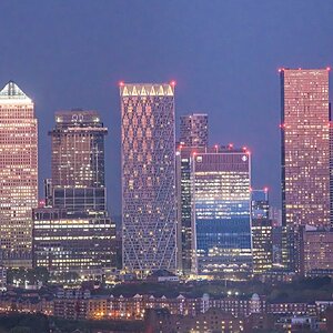 25A00676LONDON canary wharf night.jpg