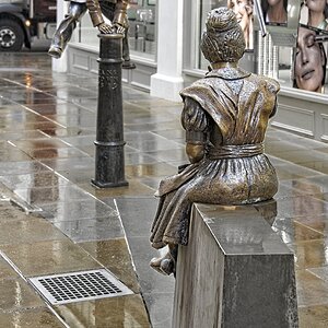 25A00838LONDON scupture.jpg