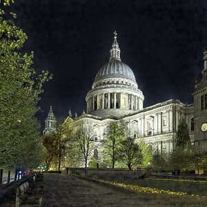 25A00696LONDON paul night.jpg