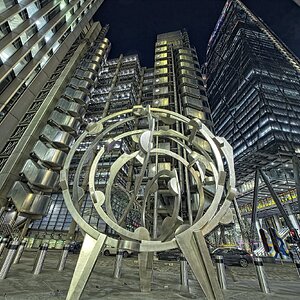25A00920LONDON skyscrapers night.jpg