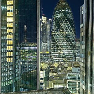 25S00013LONDON gherkin night.jpg