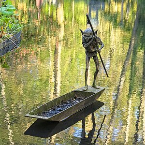25S00072LONDON sculpturegarden.jpg