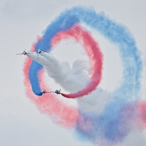 25A08290COSFORD red rrows.jpg