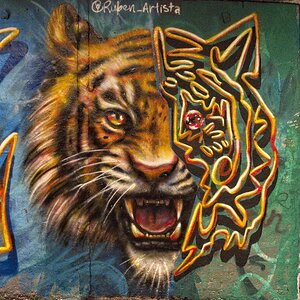 25A00729LONDON grafitti.jpg