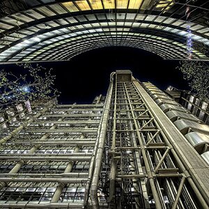 25A00926LONDON skyscrapers night.jpg