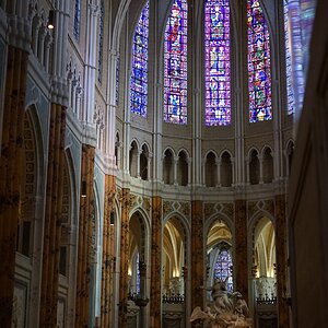 Chartres Main Altar.jpg