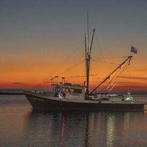 Angiebirmingham_shrimpBoat sunrise-01.jpg