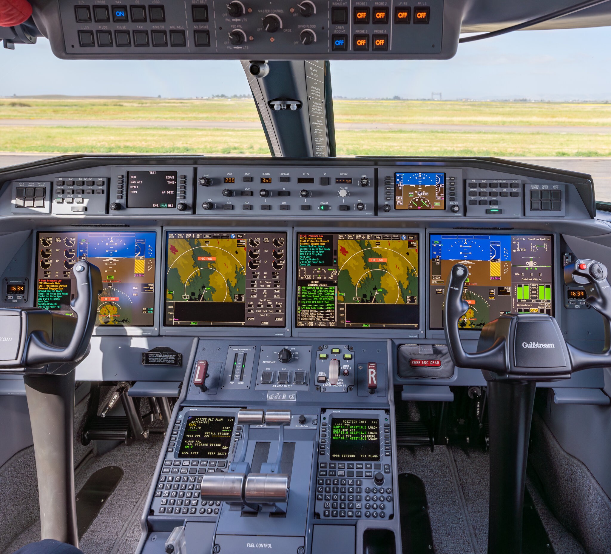 2-The instrument panel of the G650ER.jpg