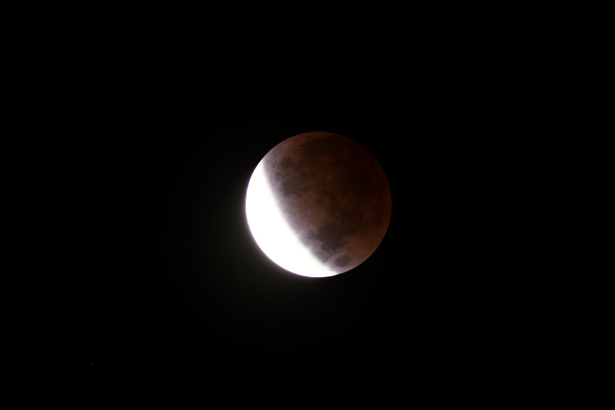 2021_Nov19TotalLunarEclipse5RedStarting.jpg