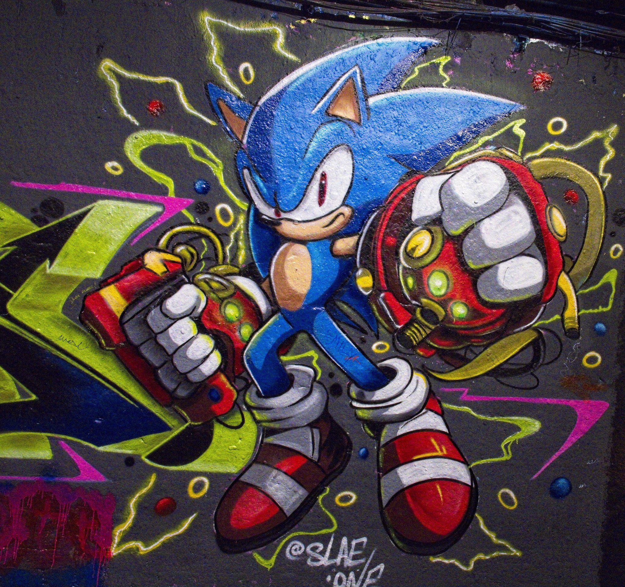 25A00722LONDON grafitti.jpg