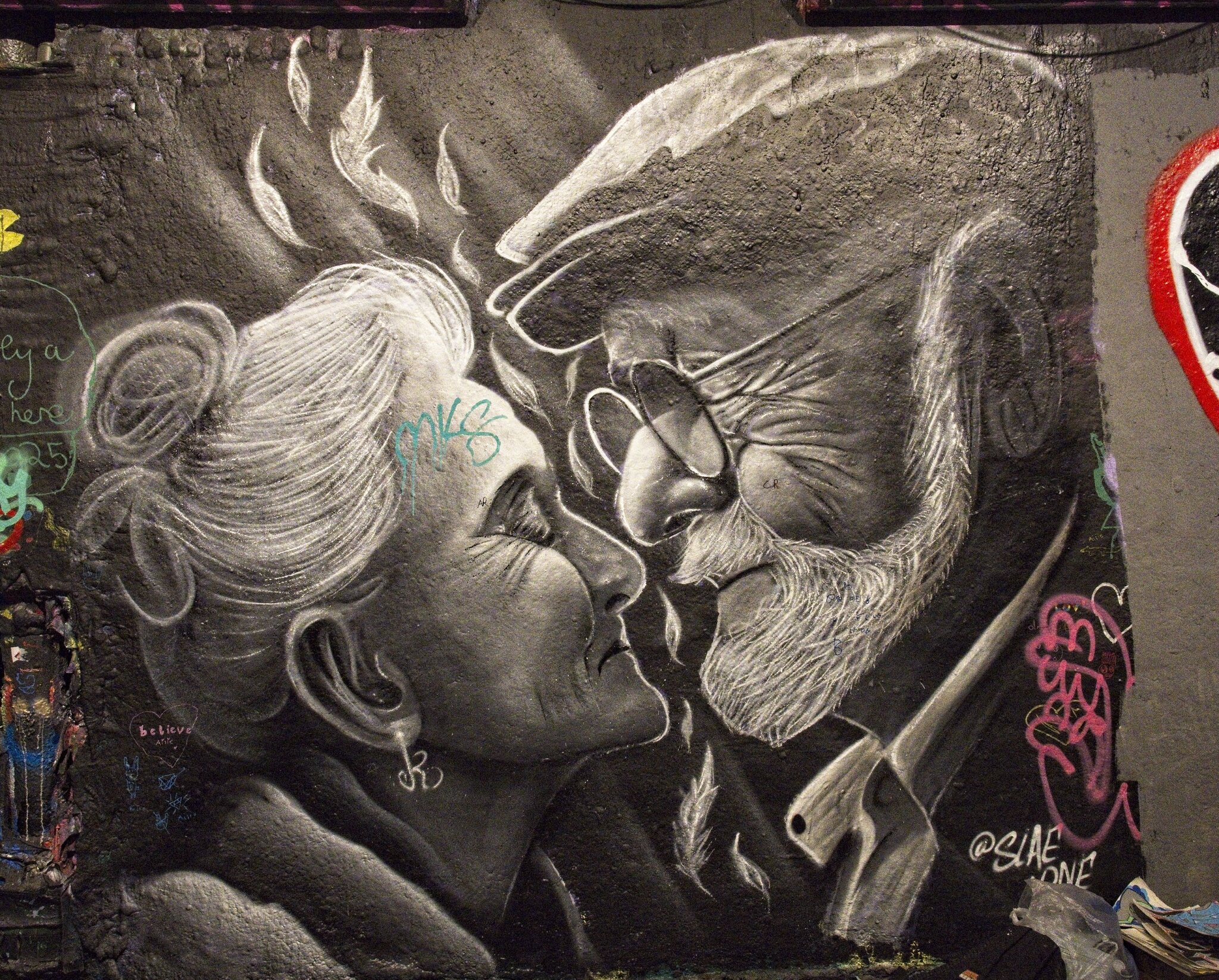 25A00726LONDON grafitti.jpg
