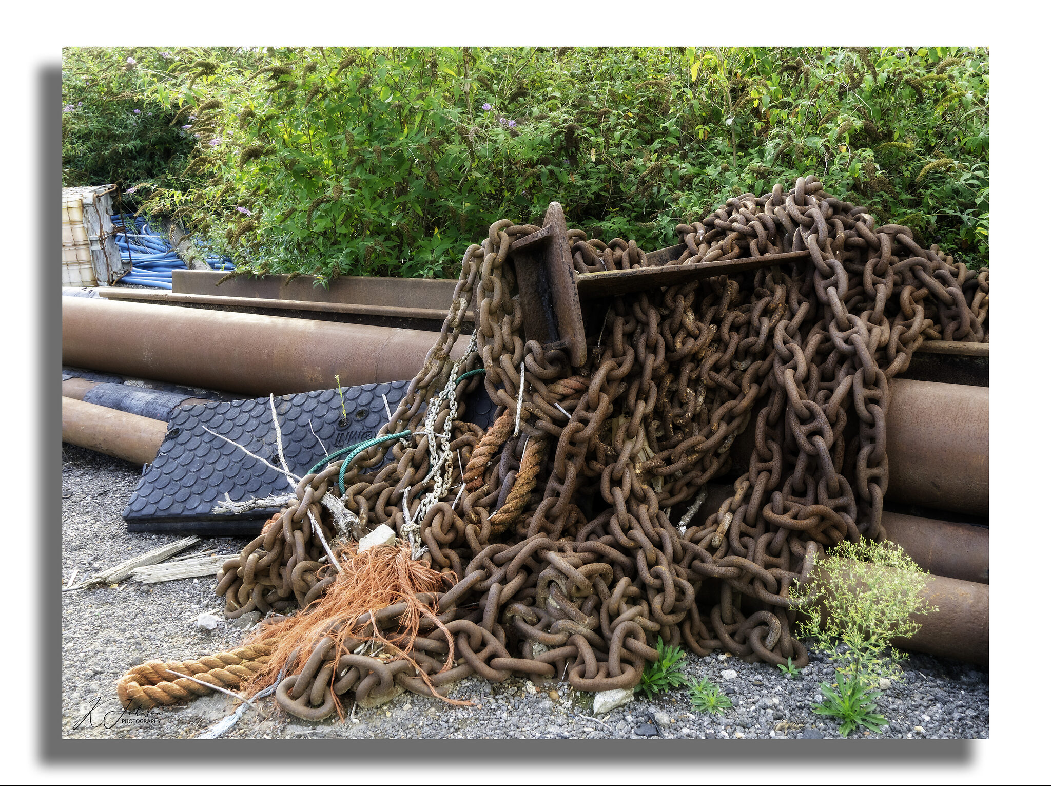 Abandoned anchor and chain.jpg