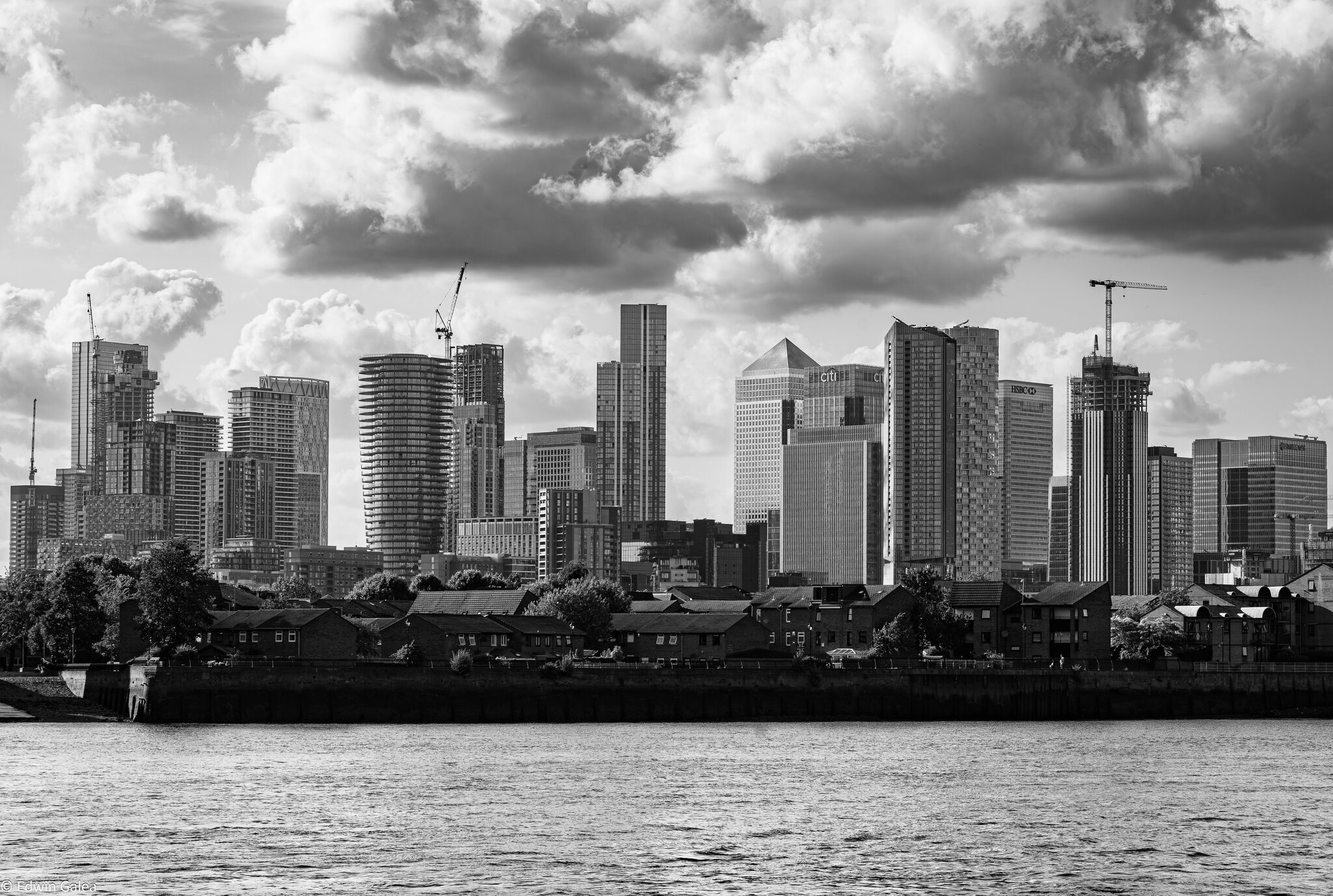 canarywhaf and the river_bw-1.jpg