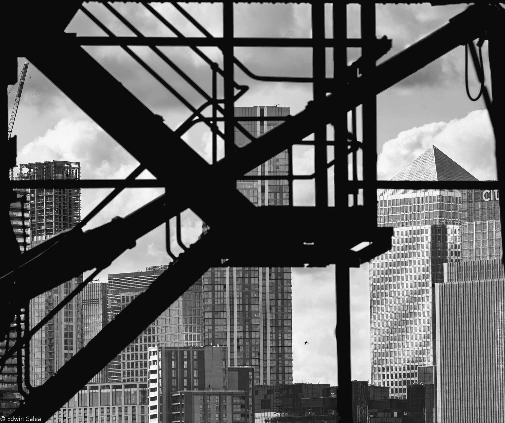 canarywharf_through_works_bw-4.jpg