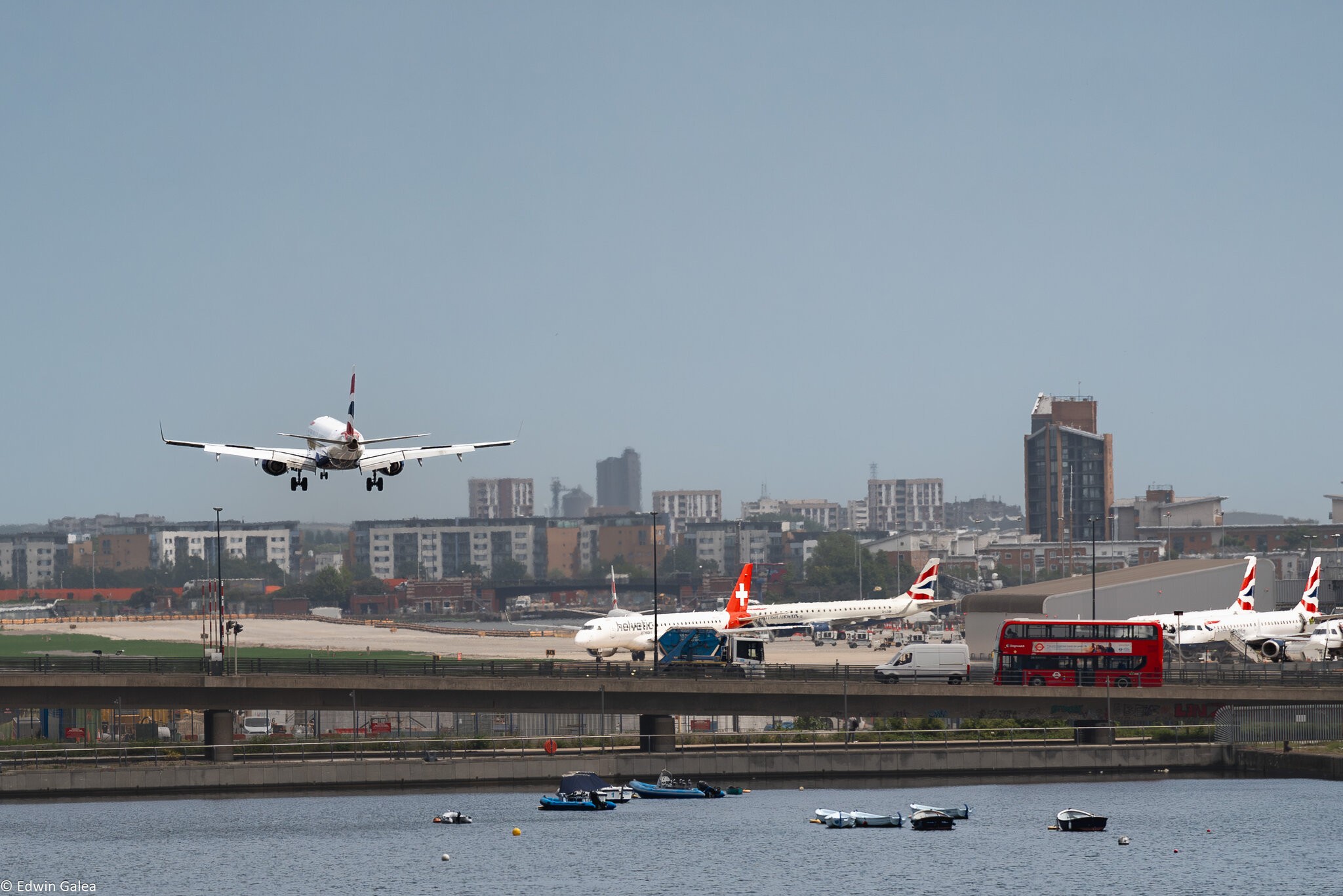 embraer_190SR_G-LCYL-2.jpg