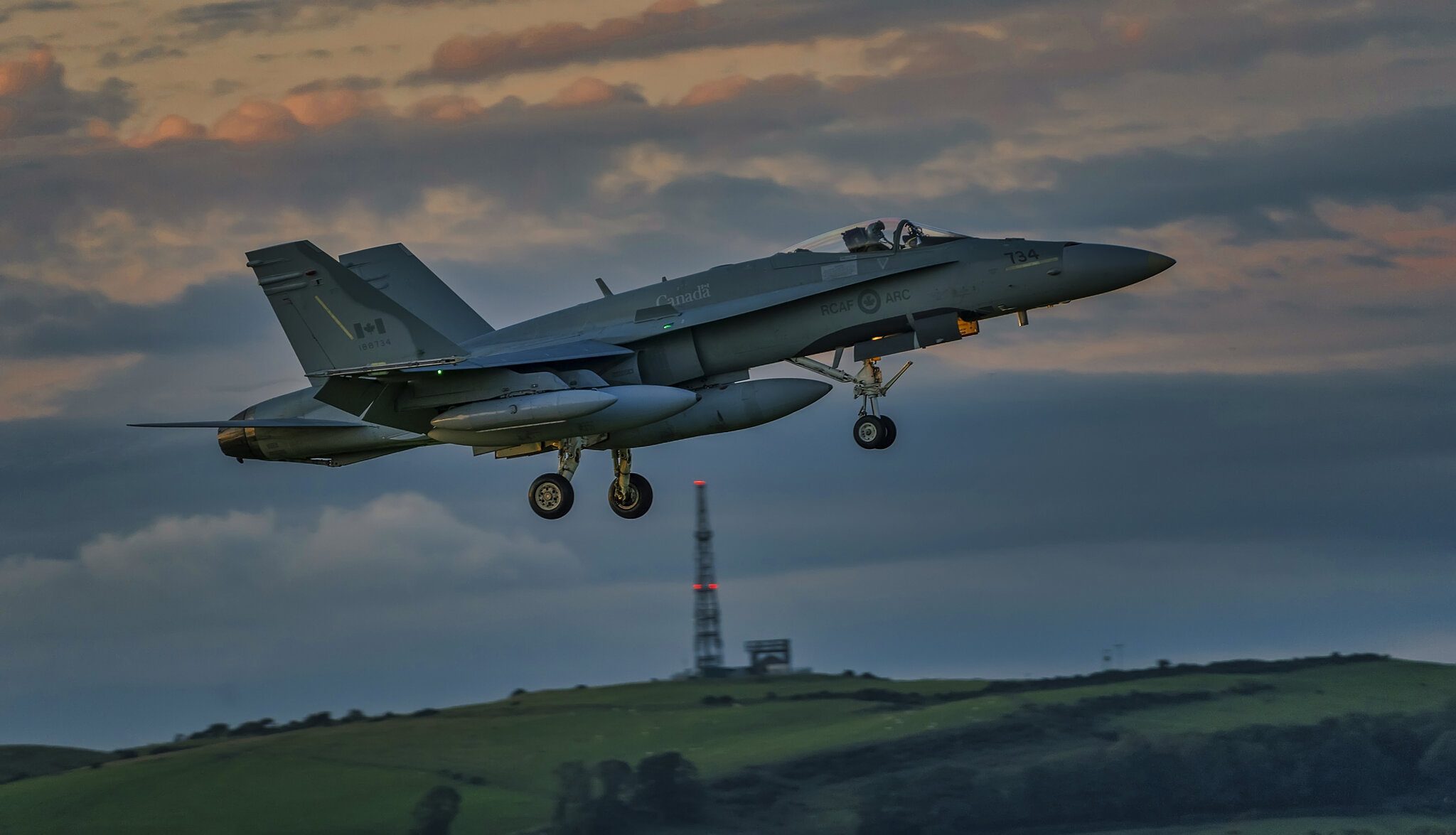 F18 Late Arrival @ Prestwick Lum4.jpg