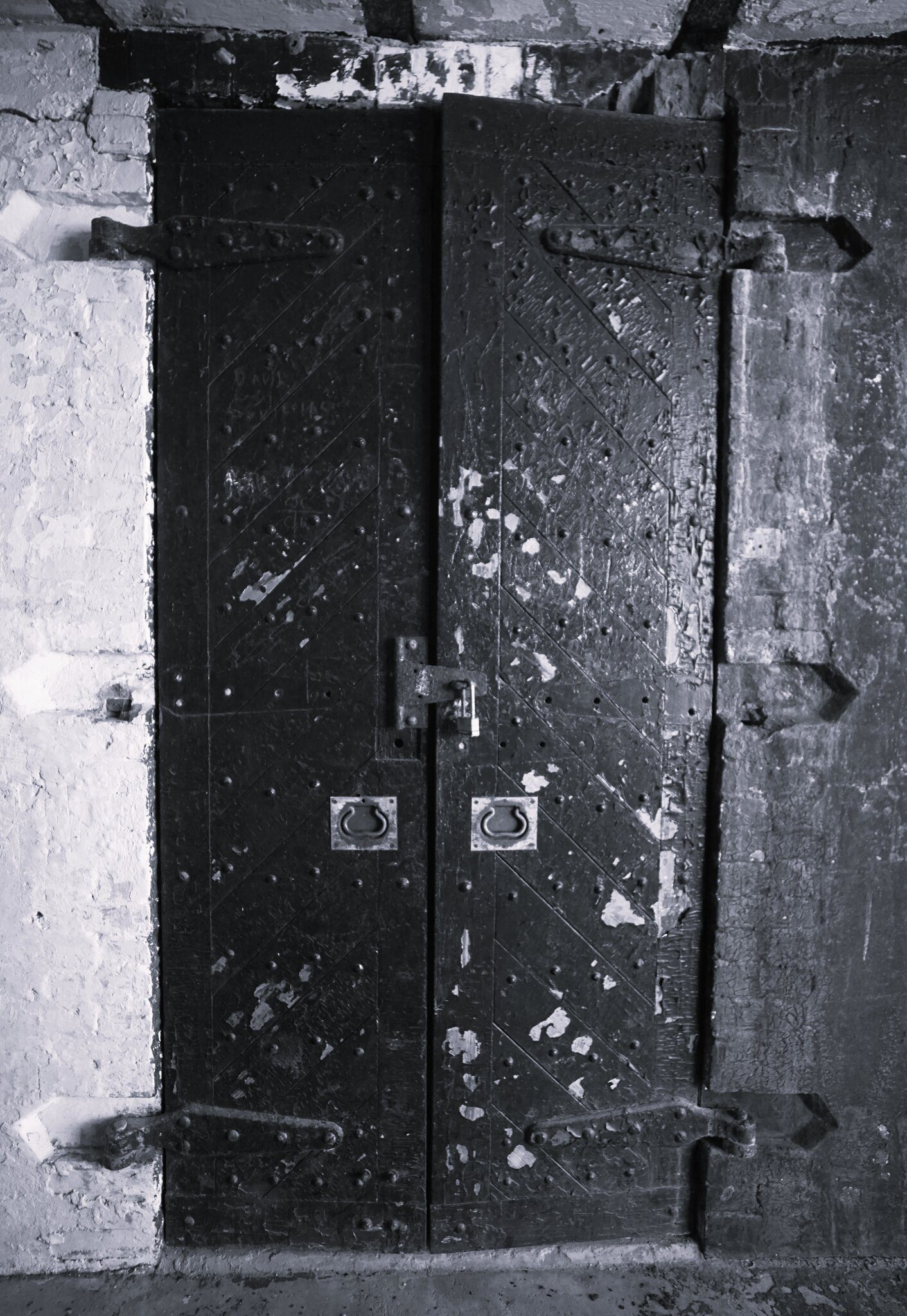 FortMorganDoorwayB&W.JPG